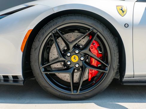 Used 2022 Ferrari F8 Tributo RWD image 18