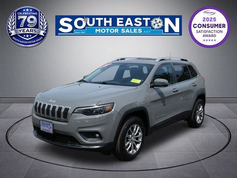 Used 2019 Jeep Cherokee Latitude Plus w/ Cold Weather Group AWD/4WD image 1