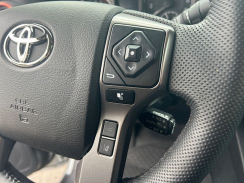 Used 2022 Toyota Tacoma SR5 AWD/4WD image 18