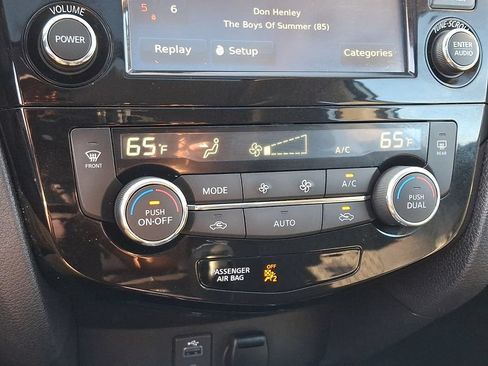 Used 2017 Nissan Rogue SV AWD/4WD image 16