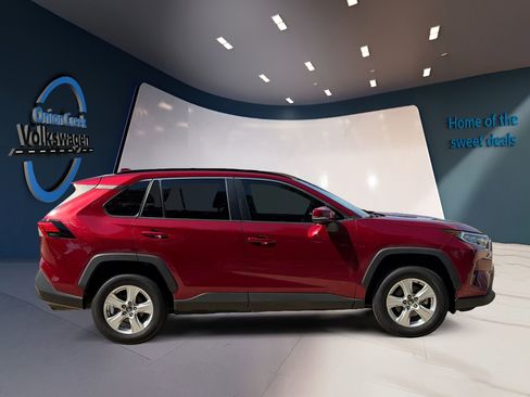 Used 2019 Toyota RAV4 XLE FWD image 4