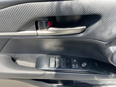 Used 2025 Toyota Camry SE FWD image 13