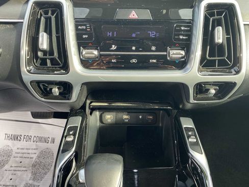 Used 2022 Kia Sorento SX image 18