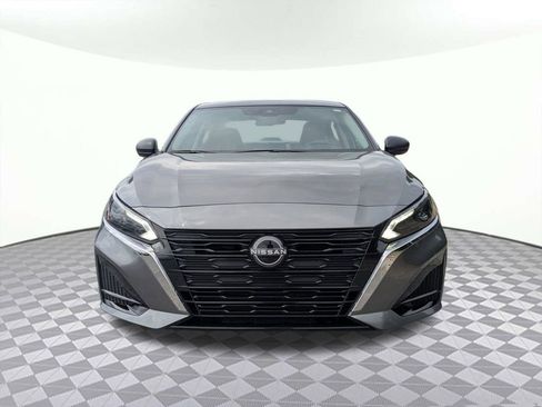 Used 2025 Nissan Altima 2.5 SV FWD image 8