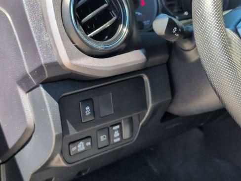 Used 2020 Toyota Tacoma TRD Off-Road w/ Technology Package AWD/4WD image 18