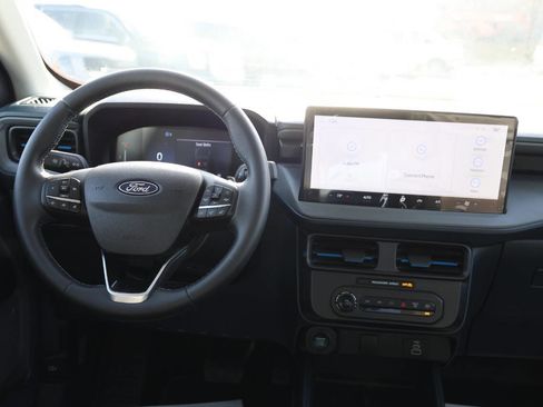 Used 2025 Ford Maverick Lobo image 23