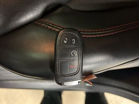 Used 2019 Jeep Cherokee Trailhawk w/ Cold Weather Group image 33