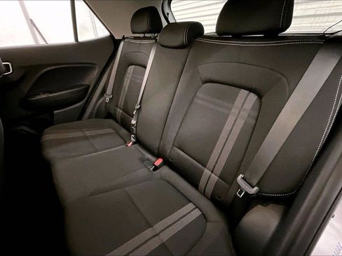 Used 2024 Hyundai Venue SEL image 25