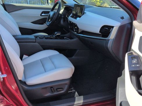 Used 2025 Nissan Rogue SL image 20