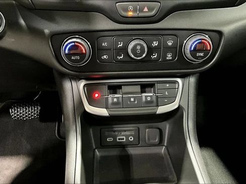 Used 2023 GMC Terrain SLT w/ Infotainment Package II FWD image 15