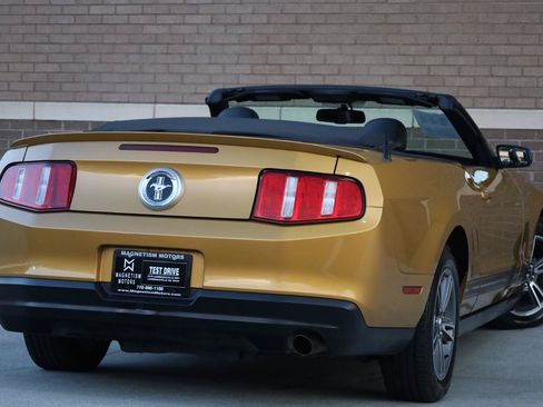 Used 2010 Ford Mustang Convertible RWD image 19