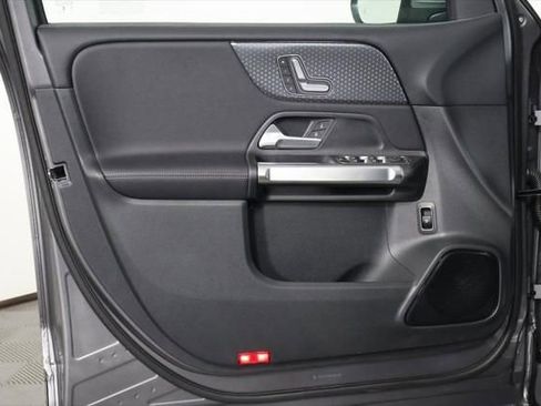 New 2026 Mercedes-Benz GLB 250 image 8