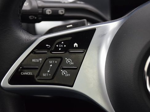 Used 2024 Mercedes-Benz EQB 300 4MATIC image 23