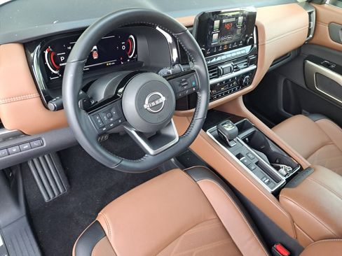 Used 2025 Nissan Pathfinder Platinum w/ Black Appearance Package FWD image 13