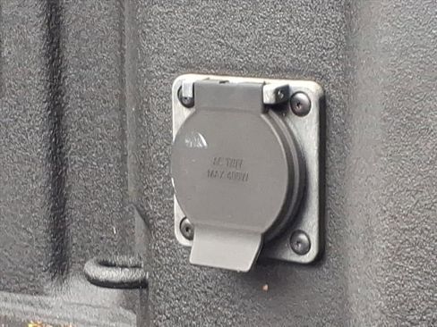 Used 2023 GMC Sierra 1500 SLE image 10