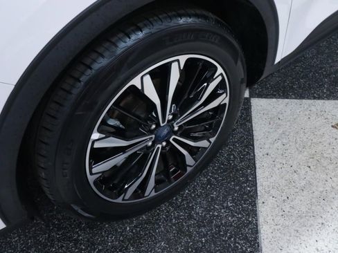 Used 2022 Ford Escape SE w/ SE Sport Appearance Package image 31