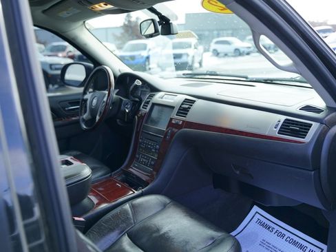 Used 2012 Cadillac Escalade Luxury image 23