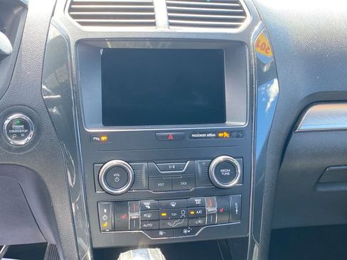 Used 2018 Ford Explorer XLT w/ Equipment Group 201A AWD/4WD image 10