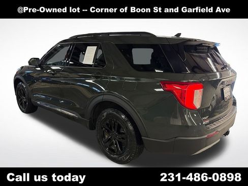 Used 2022 Ford Explorer XLT w/ Equipment Group 202A AWD/4WD image 3