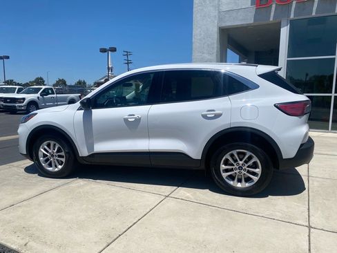 Used 2022 Ford Escape SE image 3