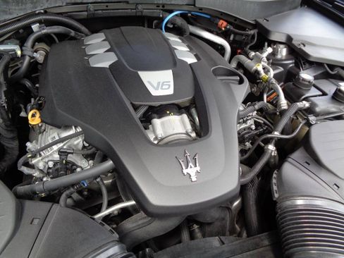 Used 2023 Maserati Levante GT AWD/4WD image 17