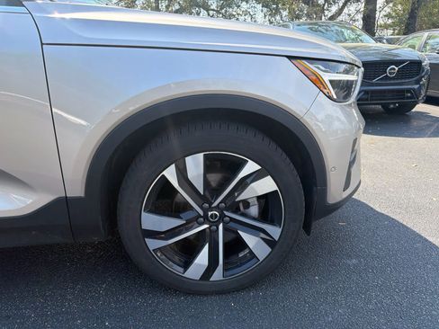 Used 2023 Volvo XC40 B5 Plus w/ Climate Package image 18