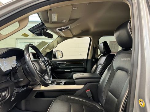 Used 2019 RAM 1500 Laramie AWD/4WD image 12