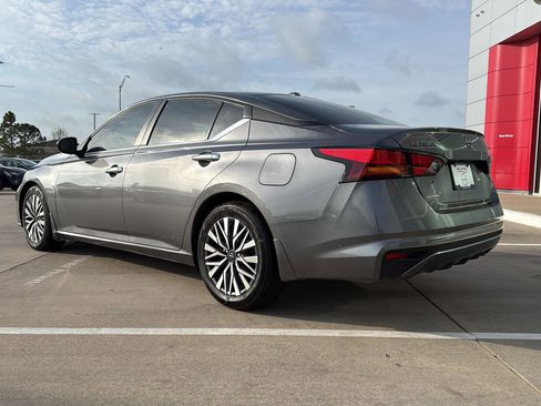 Used 2024 Nissan Altima 2.5 SV image 8