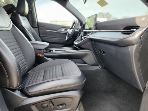 Certified 2025 Ford Explorer ST-Line image 11