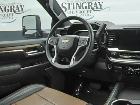 Used 2024 Chevrolet Silverado 2500 High Country w/ High Country Premium Package AWD/4WD image 19