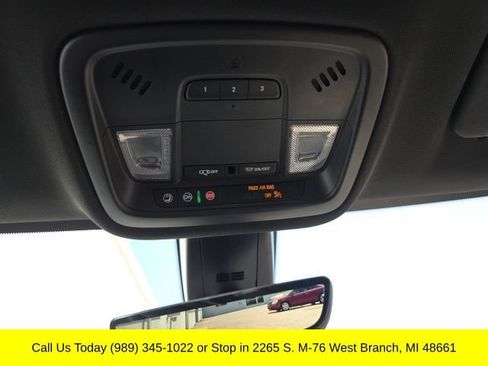 Used 2023 Chevrolet Traverse LT w/ LT Premium Package AWD/4WD image 32