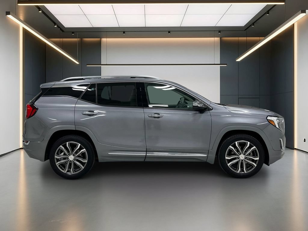 Used 2020 GMC Terrain Denali w/ Denali Premium Package FWD image 7