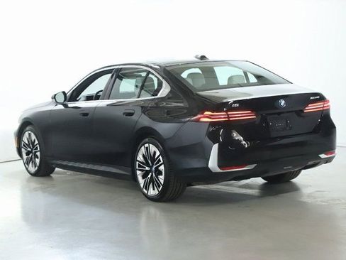 Used 2025 BMW i5 xDrive40 w/ Premium Package image 38