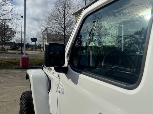 Used 2023 Jeep Wrangler Unlimited Rubicon image 12