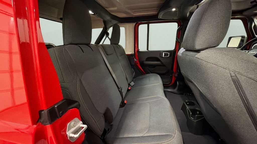 Used 2025 Jeep Wrangler Unlimited Sahara AWD/4WD image 14
