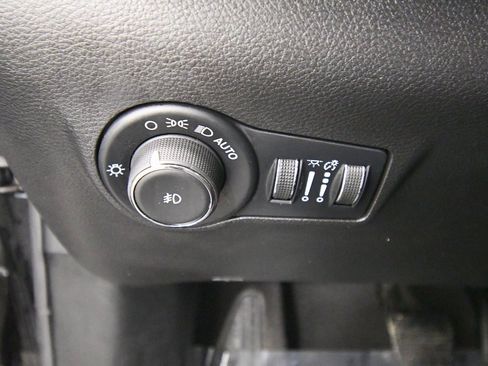 Used 2023 Jeep Compass Limited image 19