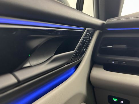 Used 2025 Porsche Macan 4S Electric image 15