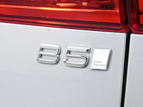 Certified 2023 Volvo XC60 B5 Plus w/ Protection Package Premier image 38