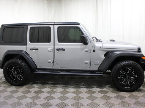 Used 2019 Jeep Wrangler Unlimited Sport S AWD/4WD image 25