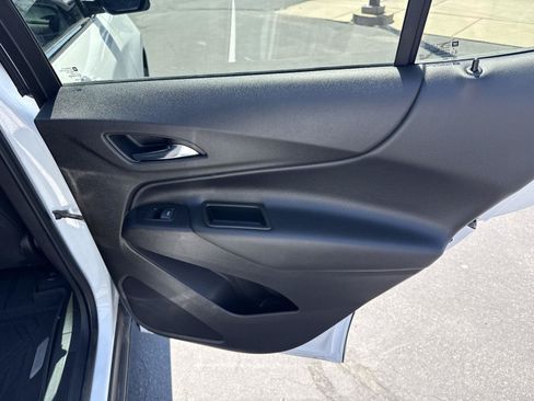 Used 2020 Chevrolet Equinox LT FWD image 18