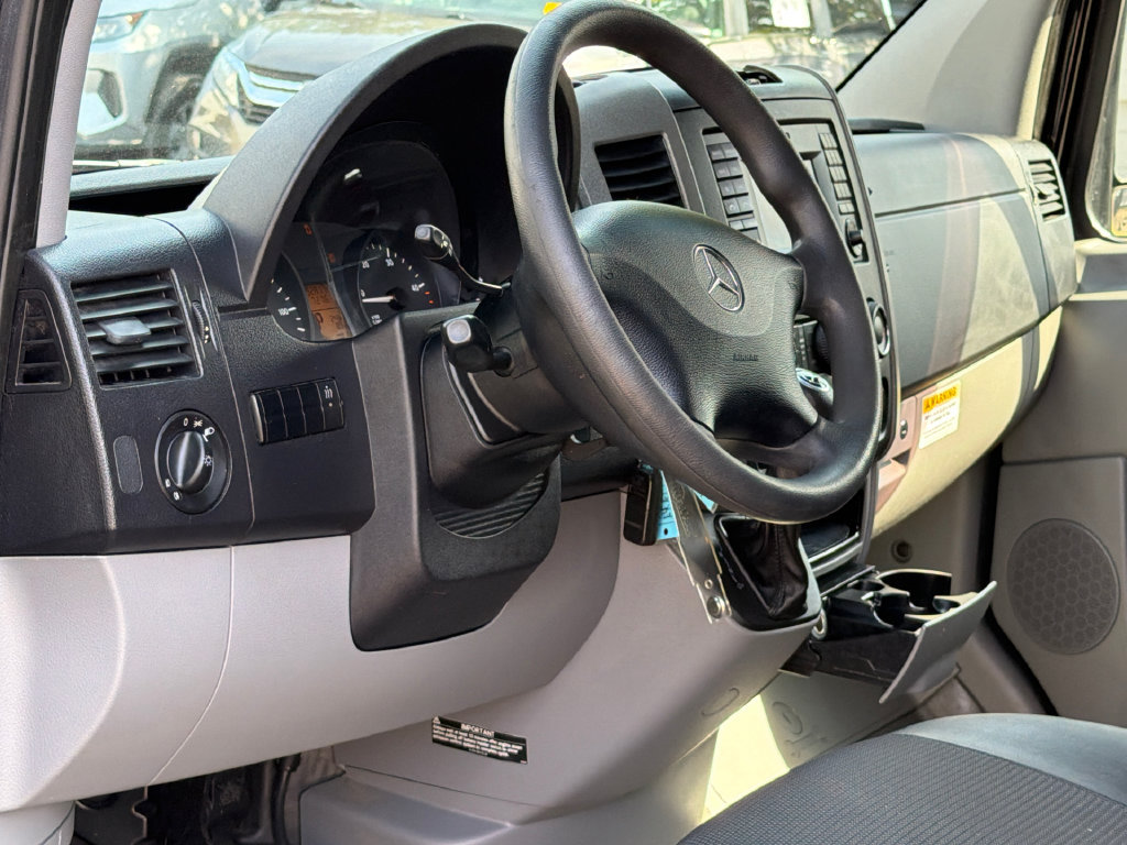 Used 2015 Mercedes-Benz Sprinter 2500 image 19