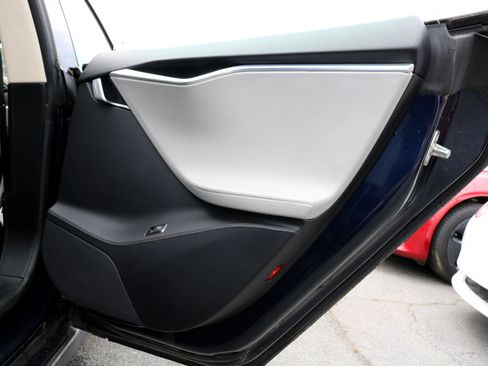 Used 2013 Tesla Model S image 37