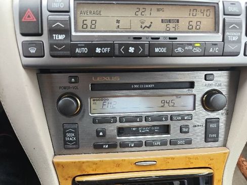 Used 2002 Lexus SC 430 Convertible image 11