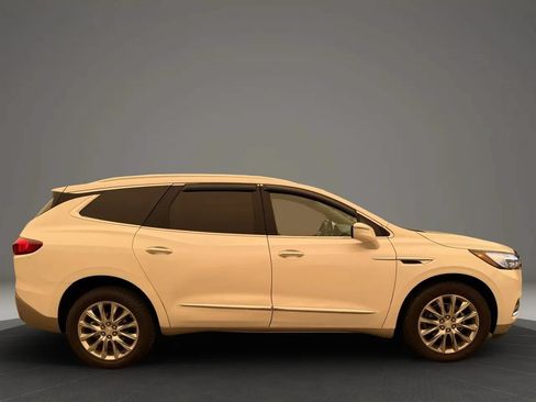 Used 2021 Buick Enclave Premium w/ Sun and Sites Package AWD/4WD image 4