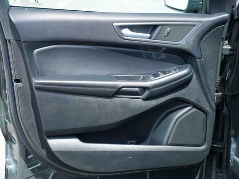 Used 2024 Ford Edge SE w/ Black Appearance Package AWD/4WD image 16