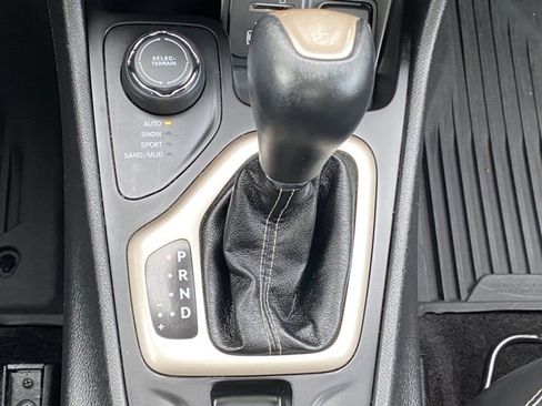 Used 2018 Jeep Cherokee Limited image 19