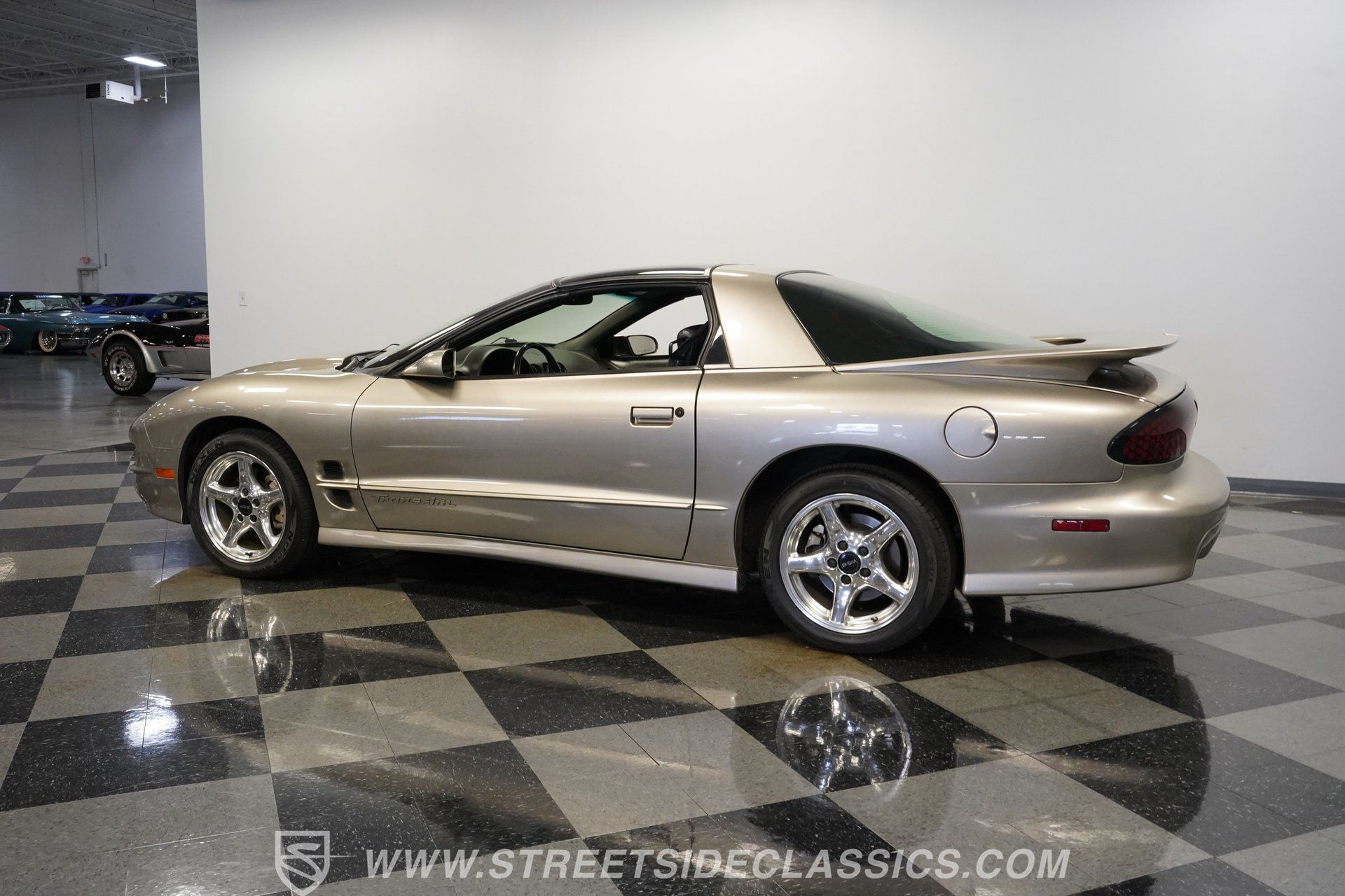 Used 2001 Pontiac Firebird Trans Am RWD image 9