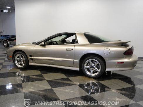 Used 2001 Pontiac Firebird Trans Am RWD image 9