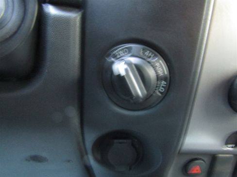 Used 2012 Nissan Titan SV w/ SV Value Truck Pkg image 29