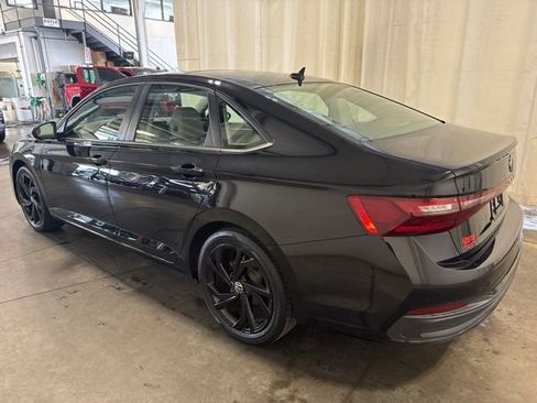 Used 2025 Volkswagen Jetta SE w/ Sunroof Package FWD image 6
